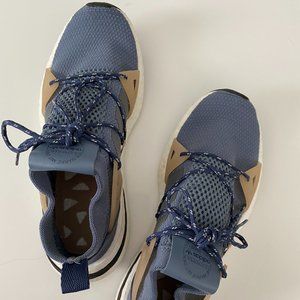 Adidas die marke mit den Shoes (Size 7)